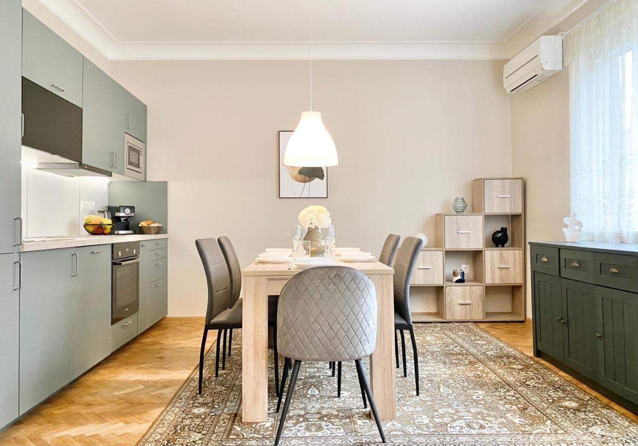 Top Centre Sofia Apartment For 6 Guests Bagian luar foto