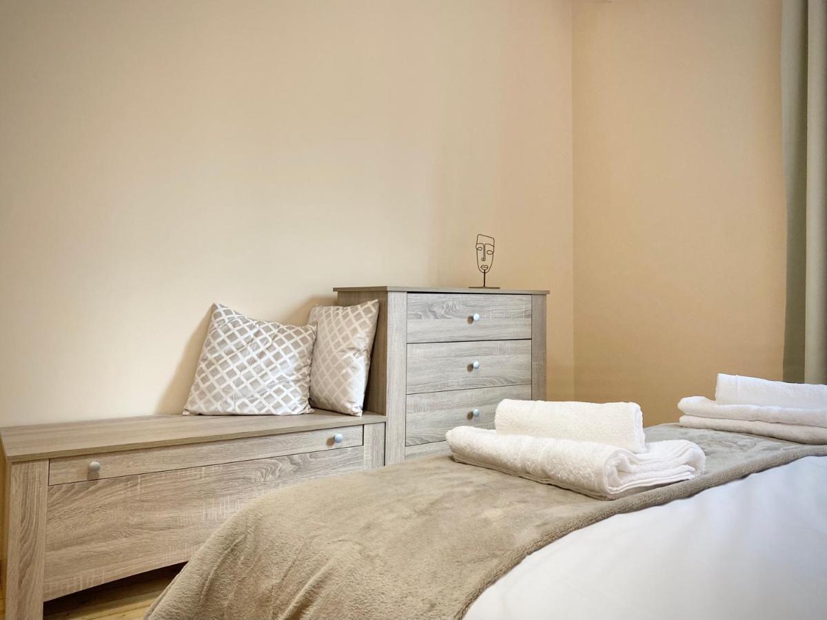 Top Centre Sofia Apartment For 6 Guests Bagian luar foto